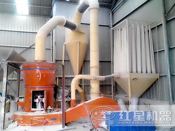 石英磨粉生產(chǎn)現(xiàn)場(chǎng)