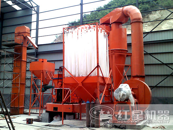 石英磨粉現(xiàn)場(chǎng)