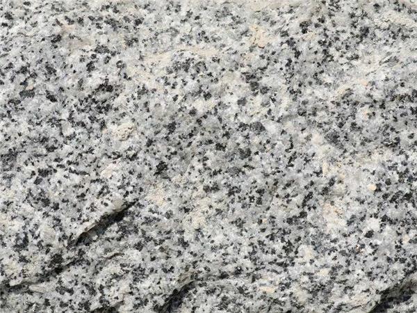 時產(chǎn)200—300噸的花崗巖圓錐破碎機價格是多少？