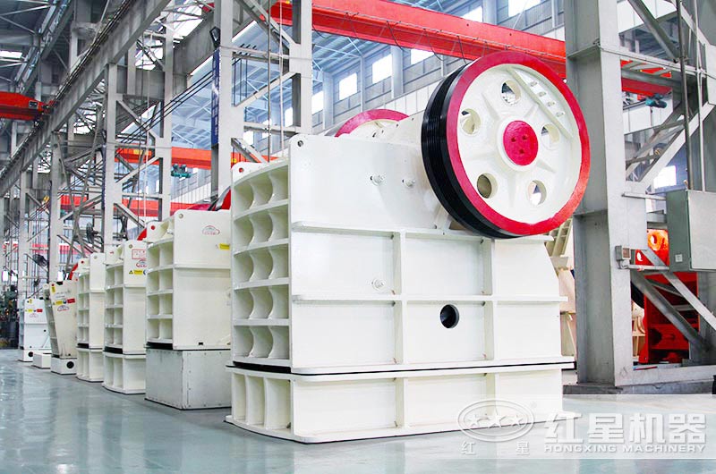 顎式破碎機(jī)進(jìn)行初級破碎